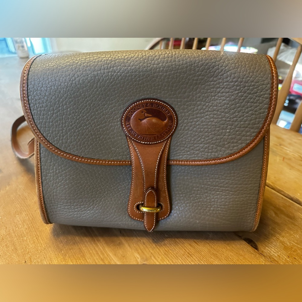 Vintage taupe Dooney & Bourke textured leather vintage Essex bag